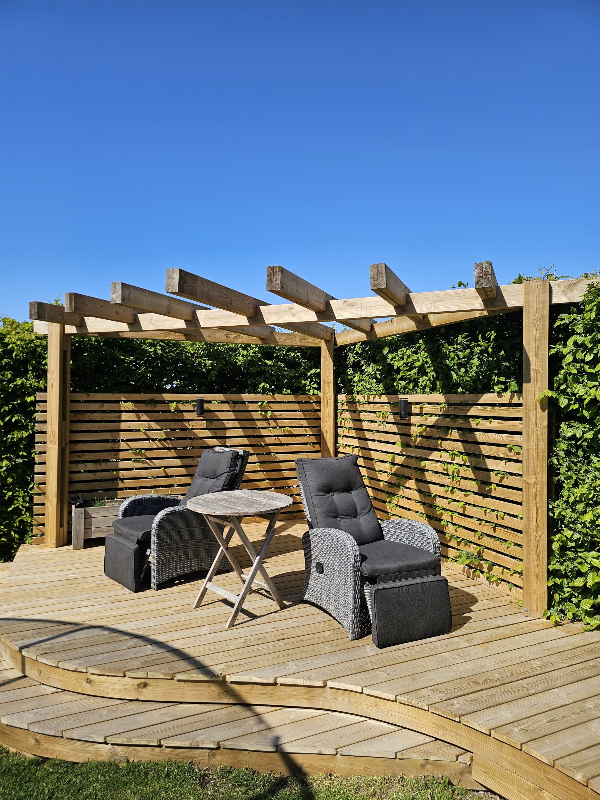 Pine Deck & Pergola
